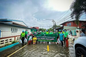 ร.8 จัดกำลังพล และยานพาหนะ ลำเลียงถุงยังชีพเพื่อช่วยเหลือพี่น้องประชาชน ที่ได้รับผลกระทบจากอุทกภัยในพื้นที่จังหวัดขอนแก่น