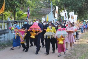 ศรีสะเกษ(ชมคลิป) ผบ.หน่วยพัฒนาการเคลื่อนที่ 53 ทอดถวายกฐินสามัคคี ทบทุนบูรณะปฏิสังขรฌาปนสถาน (เมรุ) วัดโนนแดงวินยาราม