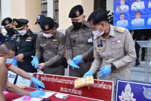 ศรีสะเกษ !! ผู้ว่าฯศรีสะเกษโชว์ผลงานจับกุมเครือข่ายยาเสพติด ตามยุทธการพิฆาตทรชนคนค้ายาอีสานใต้ ภ.3